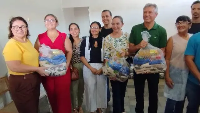  Prefeitura de Valença distribui cestas básicas e mais de 4 toneladas de peixe para famílias vulneráveis