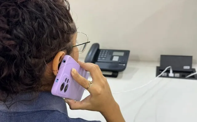 Empresa Equatorial Piauí alerta sob uso de celulares conectados à tomadas