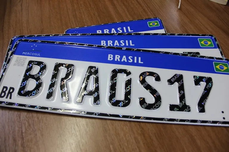 Fim do anonimato regional? Projeto que retoma cidades em placas de veículos avança na Câmara