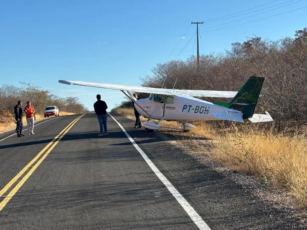 Avião monomotor faz pouso forçado na PI-229 entre Jaicós e Campo Grande do Piauí